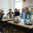 Senioren am Tisch, Roni Günes