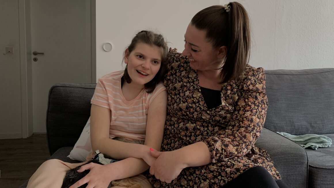 Kind mit Mutter, Fotos von Angelina Sandfoß