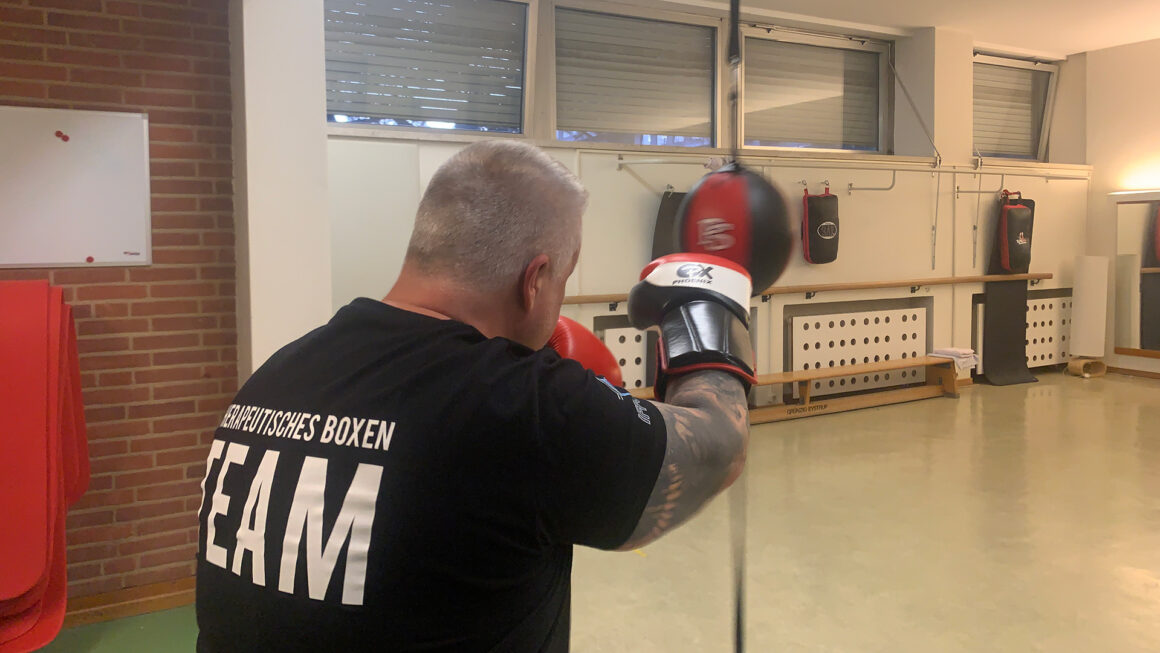 Mann beim Boxen, Foto von Neele Kühn