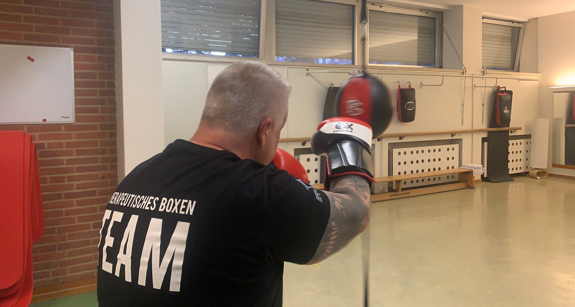 Mann beim Boxen, Foto von Neele Kühn