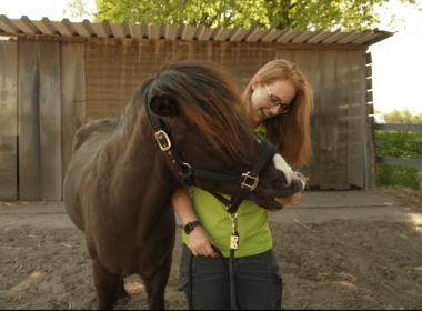 Johanna Heppner mit einem Pferd, Foto von Emily Kamin