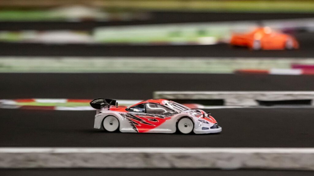 Titelbild: Miniatur-Rennauto, Foto von Darian Schmidt 