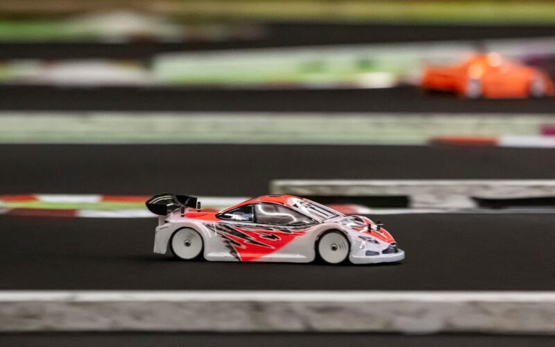 Titelbild: Miniatur-Rennauto, Foto von Darian Schmidt 