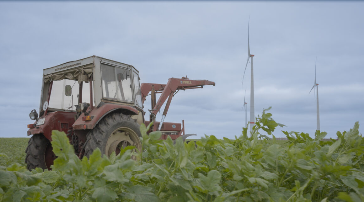 Traktor im Feld - Kemp