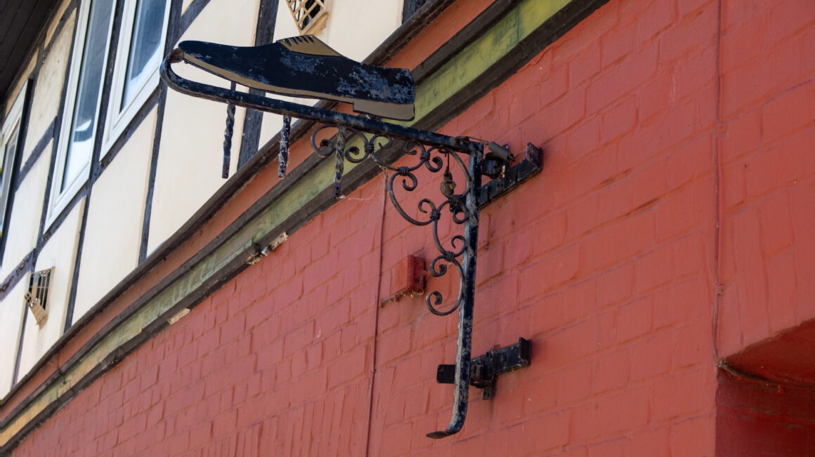 Zunftzeichen der orthopädischen Schuhmacherei, Foto von Henrike Stottmeister