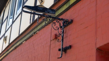 Zunftzeichen der orthopädischen Schuhmacherei, Foto von Henrike Stottmeister