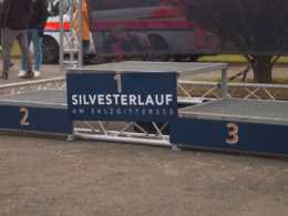 Siegertreppchen Silvesterlauf, Foto von Jannis Merkel