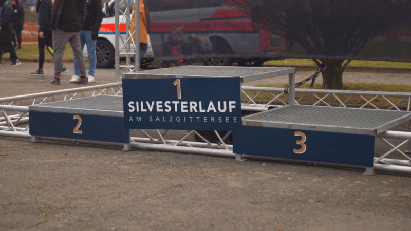 Siegertreppchen Silvesterlauf, Foto von Jannis Merkel