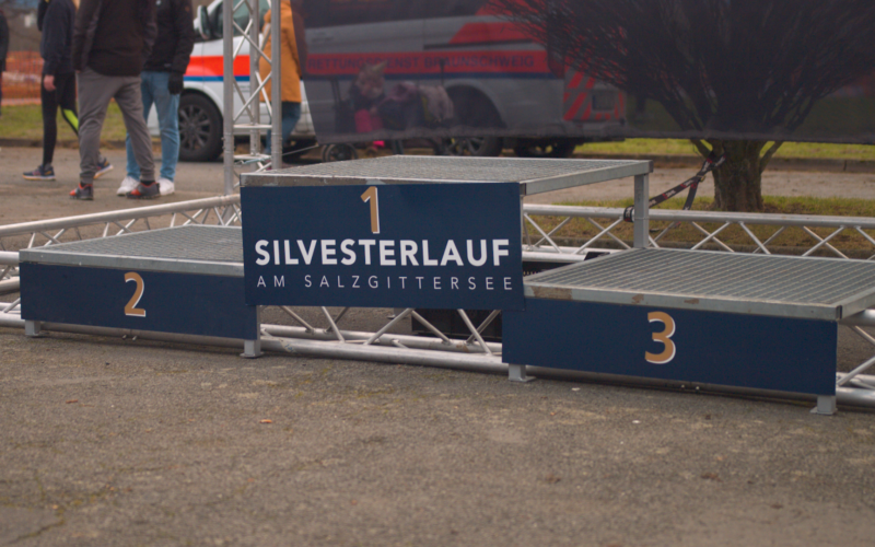 Siegertreppchen Silvesterlauf, Foto von Jannis Merkel