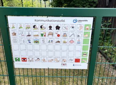 Menschen mit Autismus haben oft Kommunikationsprobleme. Mit Hilfe von Vokabeln lernen sie, z.B. Emotionen auszudrücken, Foto von Maike Tomala