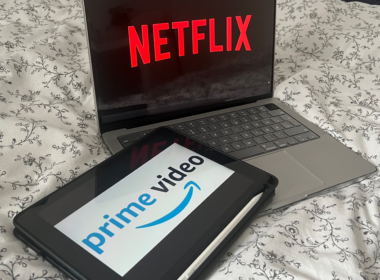 Merle Schröder - Laptop und Tablett auf dem Bett