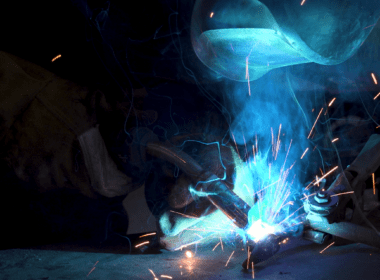 Johannes Damrow beim Stahlschweißen, Foto von Wiebke Grümpel