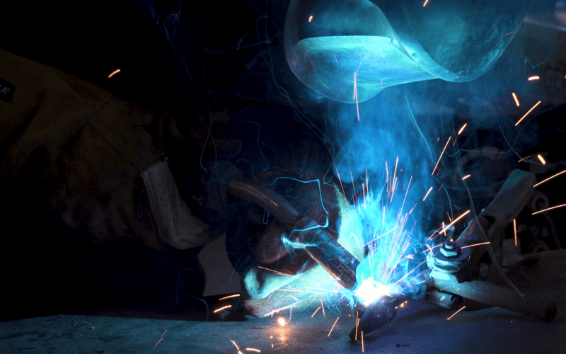 Johannes Damrow beim Stahlschweißen, Foto von Wiebke Grümpel