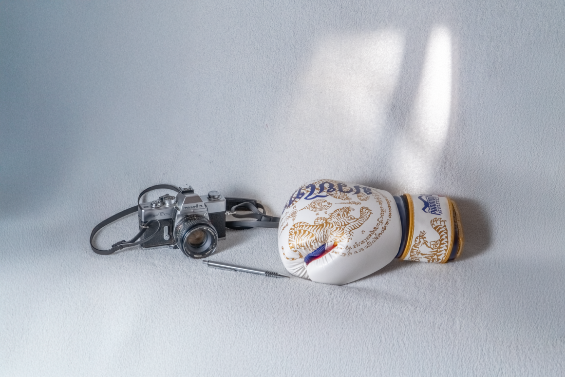 Kamera und Boxhandschuh von Benjamin Franke