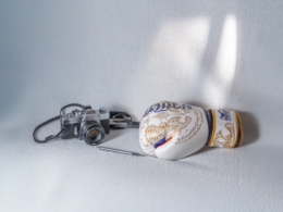 Kamera und Boxhandschuh von Benjamin Franke