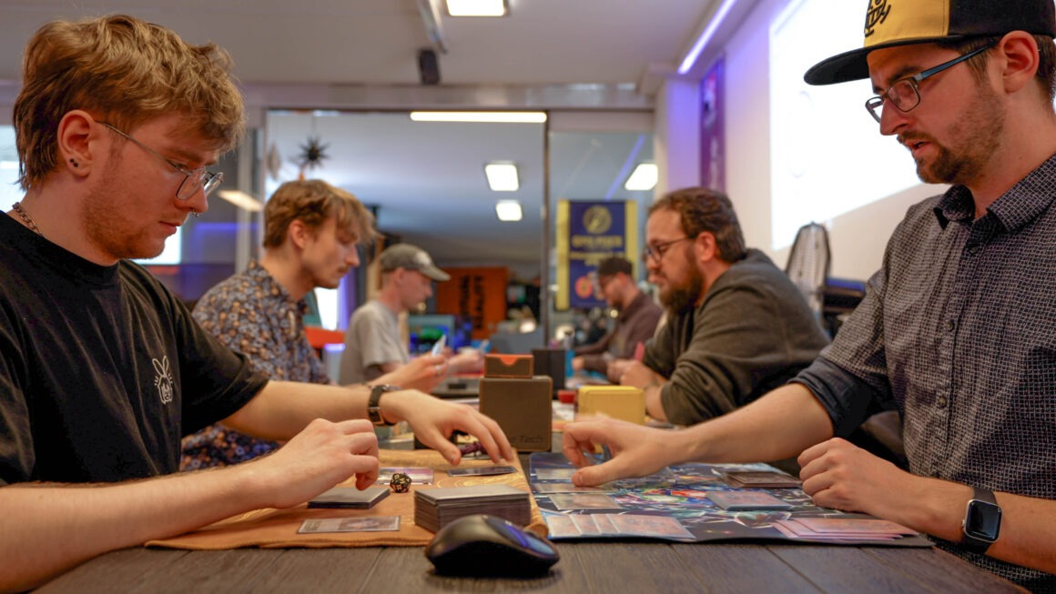 Card Game Turnier, Foto von Leon Butkewitsch