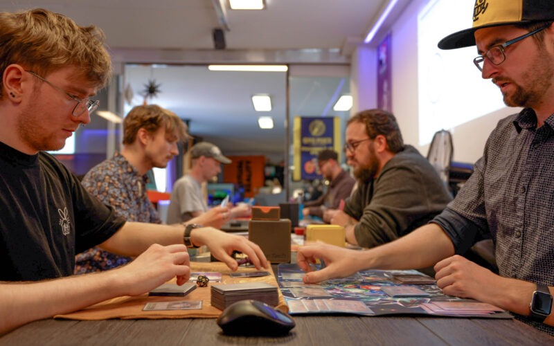 Card Game Turnier, Foto von Leon Butkewitsch