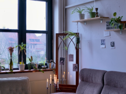 Sitzecke im Carolo Campus Café in Braunschweig, Foto von Sophia Rüther