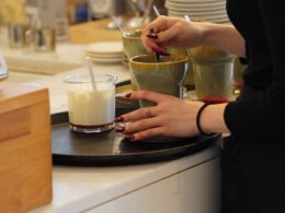 Serviertablett an der Theke, Foto von Catherine Elizabeth Sanchez Gonzalez