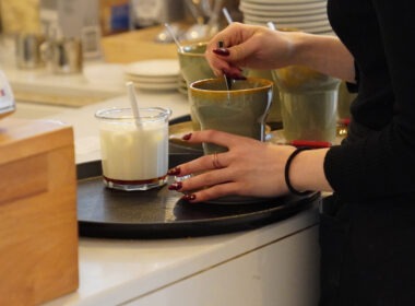 Serviertablett an der Theke, Foto von Catherine Elizabeth Sanchez Gonzalez