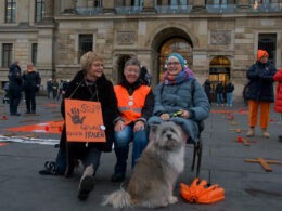 Omas gegen Rechts beim Orange Day in Braunschweig, Foto von Thea de Wolf