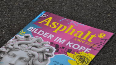 Titelbild: Ausgabe des Asphalt Straßenmagazins, Foto von Kim Behrens