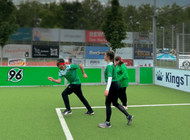 Titelbild: Jugendliche beim Blindenfußballtraining, Foto von Finn Krajewski